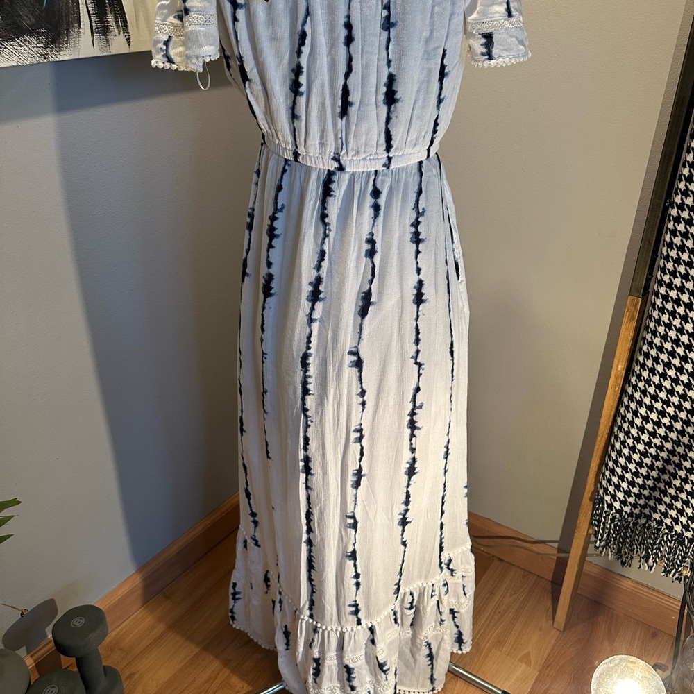 Elegant White and Black Maxi Dress